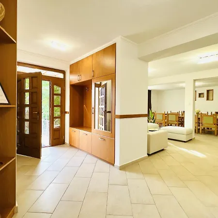 Szofia Apartment *