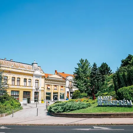 Szofia Apartment *